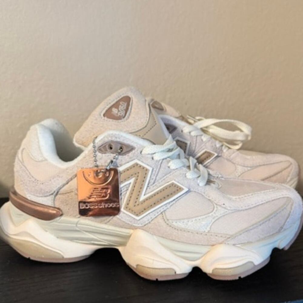 NEW BALANCE NWT 9060 bisque sea salt 8.5
